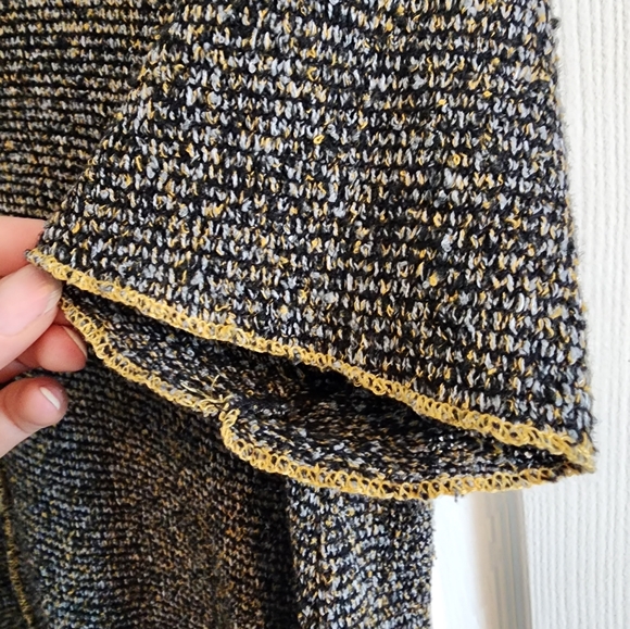 Very unique shirt - Picture 3 of 5